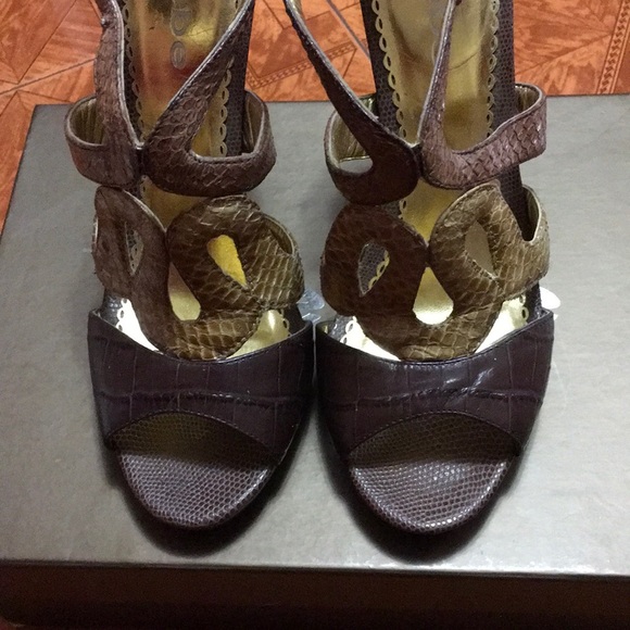 Shoes - Picture 4 of 8